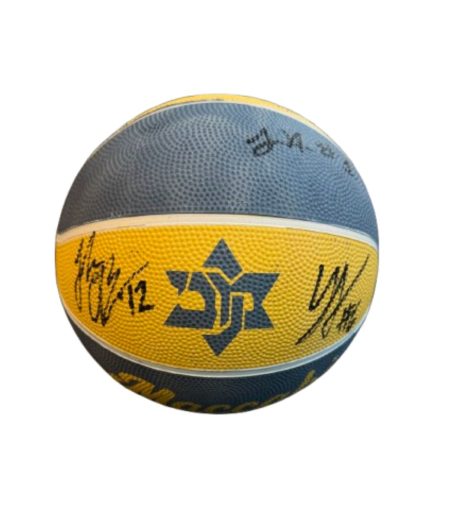 כדורסל מכבי חתום על ידי שחקני מכבי תל אביב