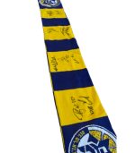 צעיף צמר פסים חתום על ידי שחקני מכבי תל אביב