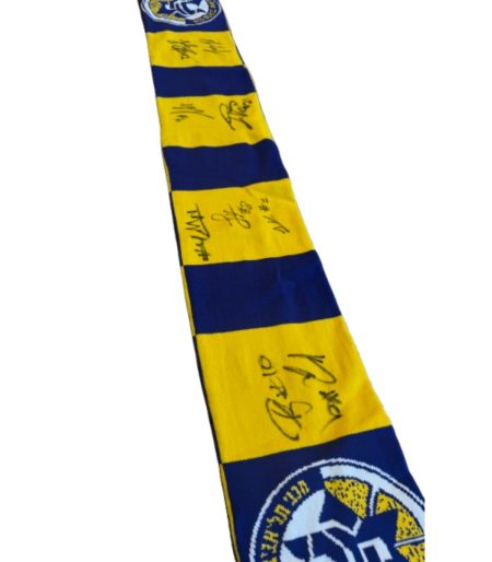 צעיף צמר פסים חתום על ידי שחקני מכבי תל אביב